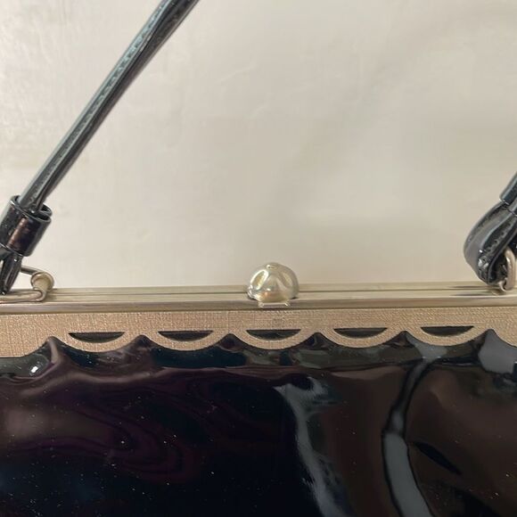 Vintage 1950’s -60’s Elegant Black Patent Leather Handbag. Unbranded - Picture 6 of 9